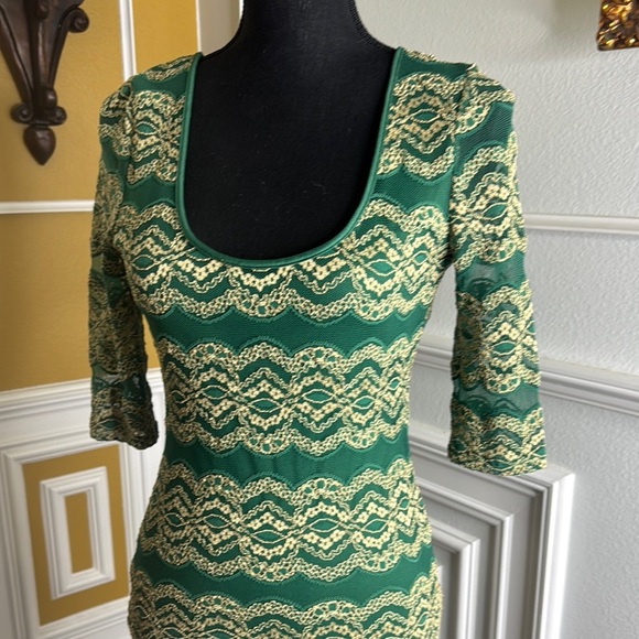 Elegant Green Lace Dress - Picture 11 of 12
